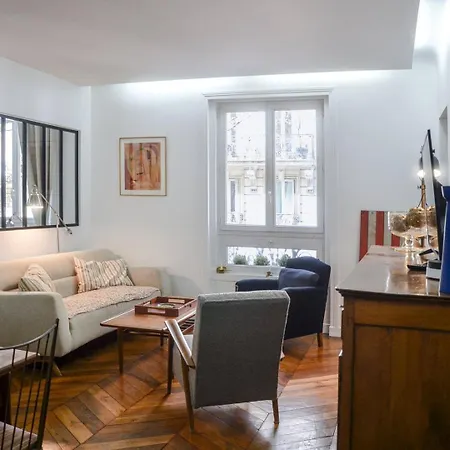 Elegant 2br Retreat In The 9th * Paris